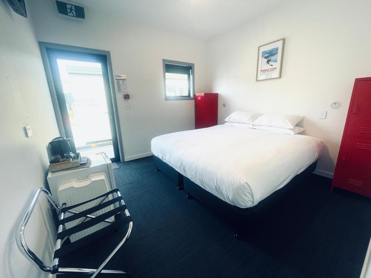Alpine Junction Townhouse Apartments, Lodge & Hotel Wanaka Buitenkant foto