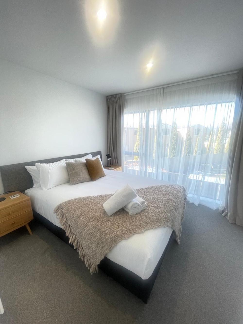 Alpine Junction Townhouse Apartments, Lodge & Hotel Wanaka Buitenkant foto