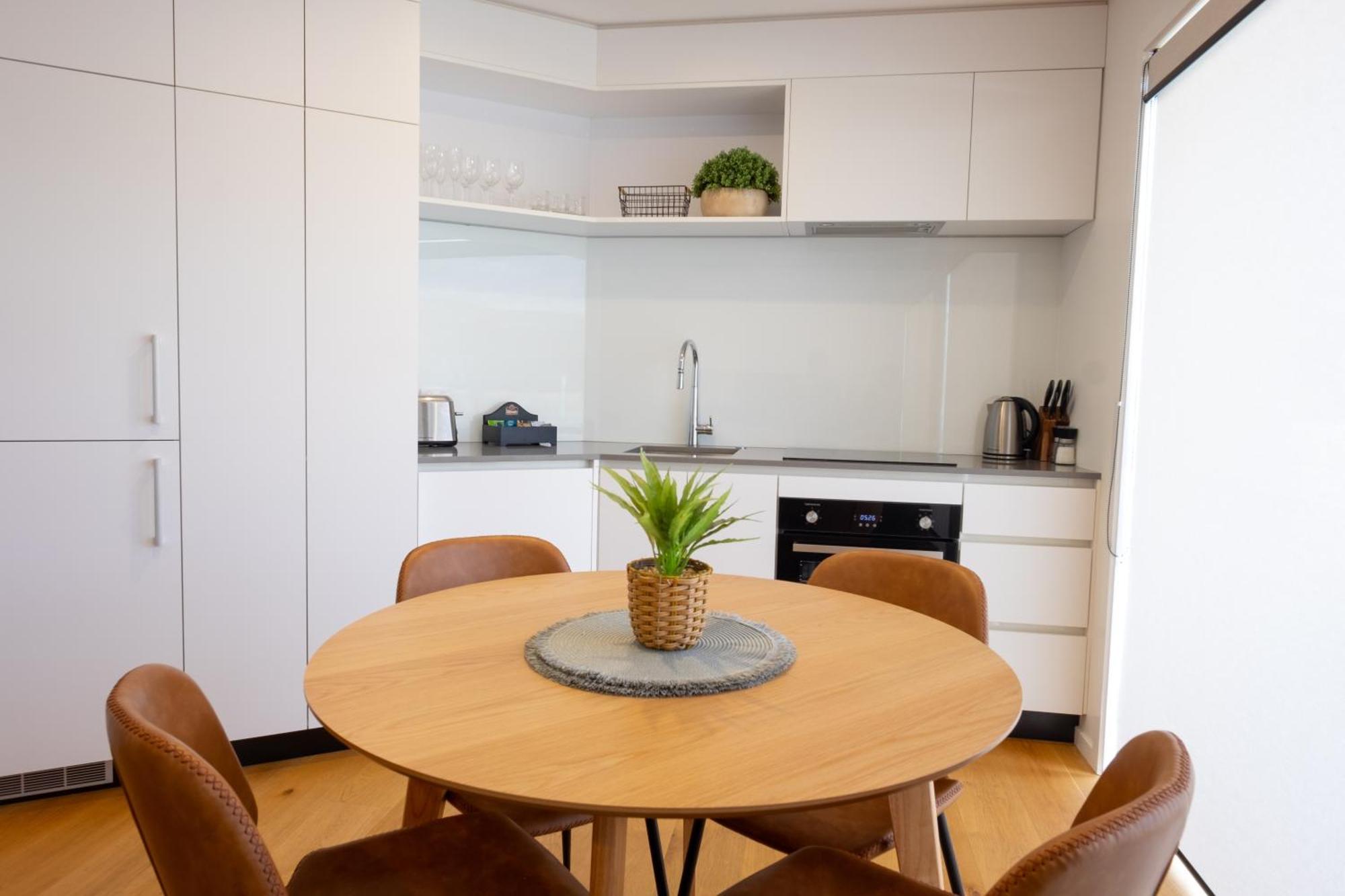 Alpine Junction Townhouse Apartments, Lodge & Hotel Wanaka Buitenkant foto