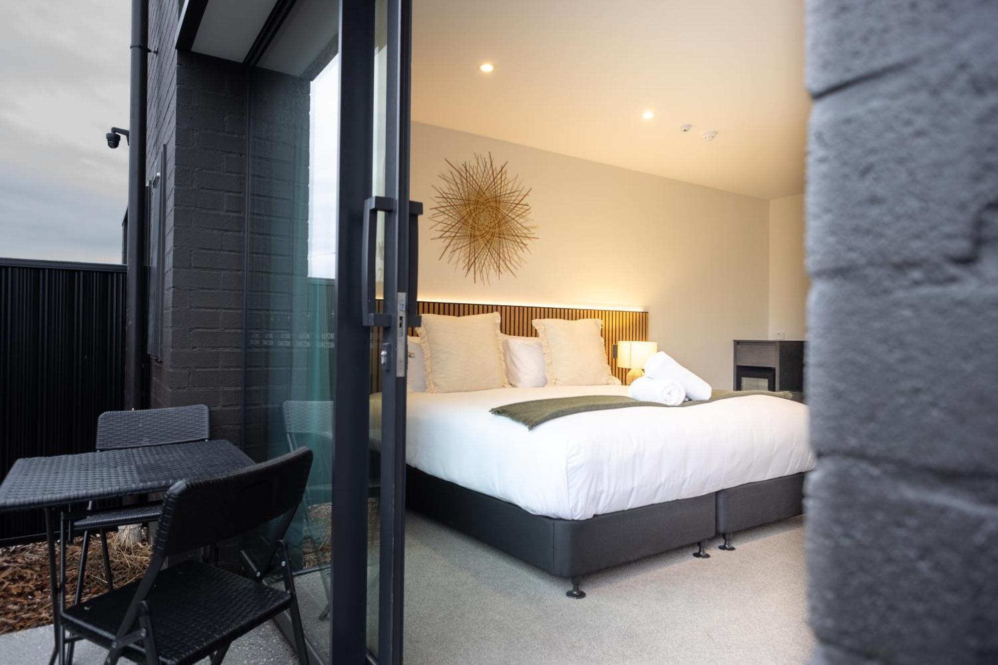 Alpine Junction Townhouse Apartments, Lodge & Hotel Wanaka Buitenkant foto